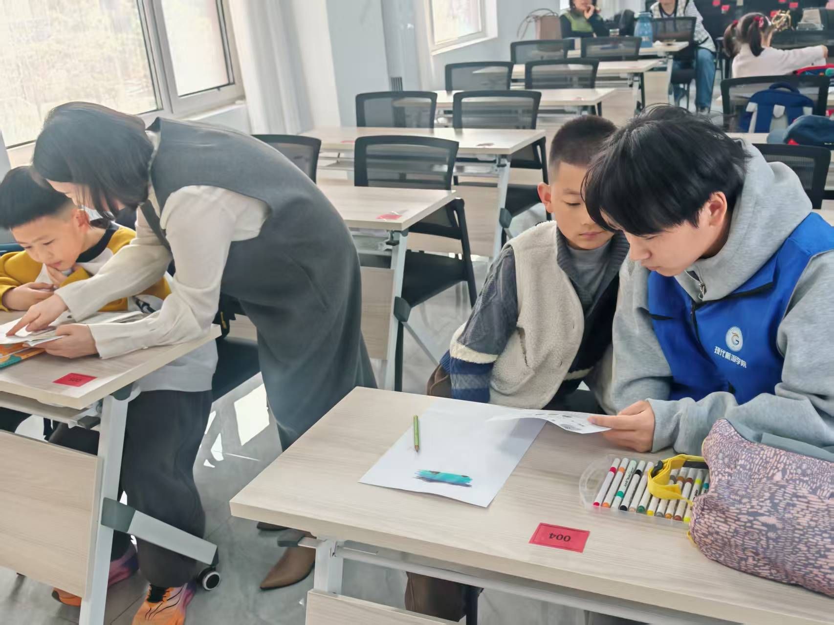 bw必威西汉姆联开展“童心港湾,温暖相伴”志愿服务活动