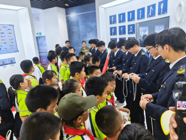 bw必威西汉姆联接待西海岸第二实验小学研学志愿纪实