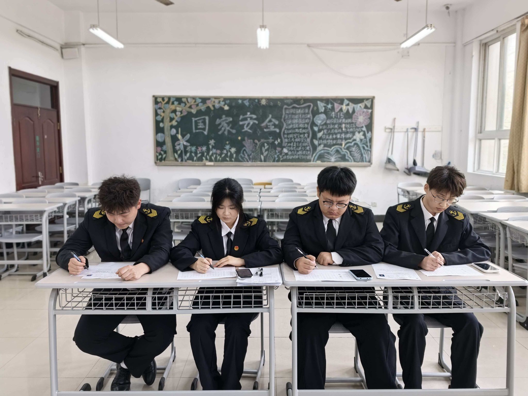 bw必威西汉姆联顺利开展“逐浪聚新 扬帆启航”学生会一轮面试