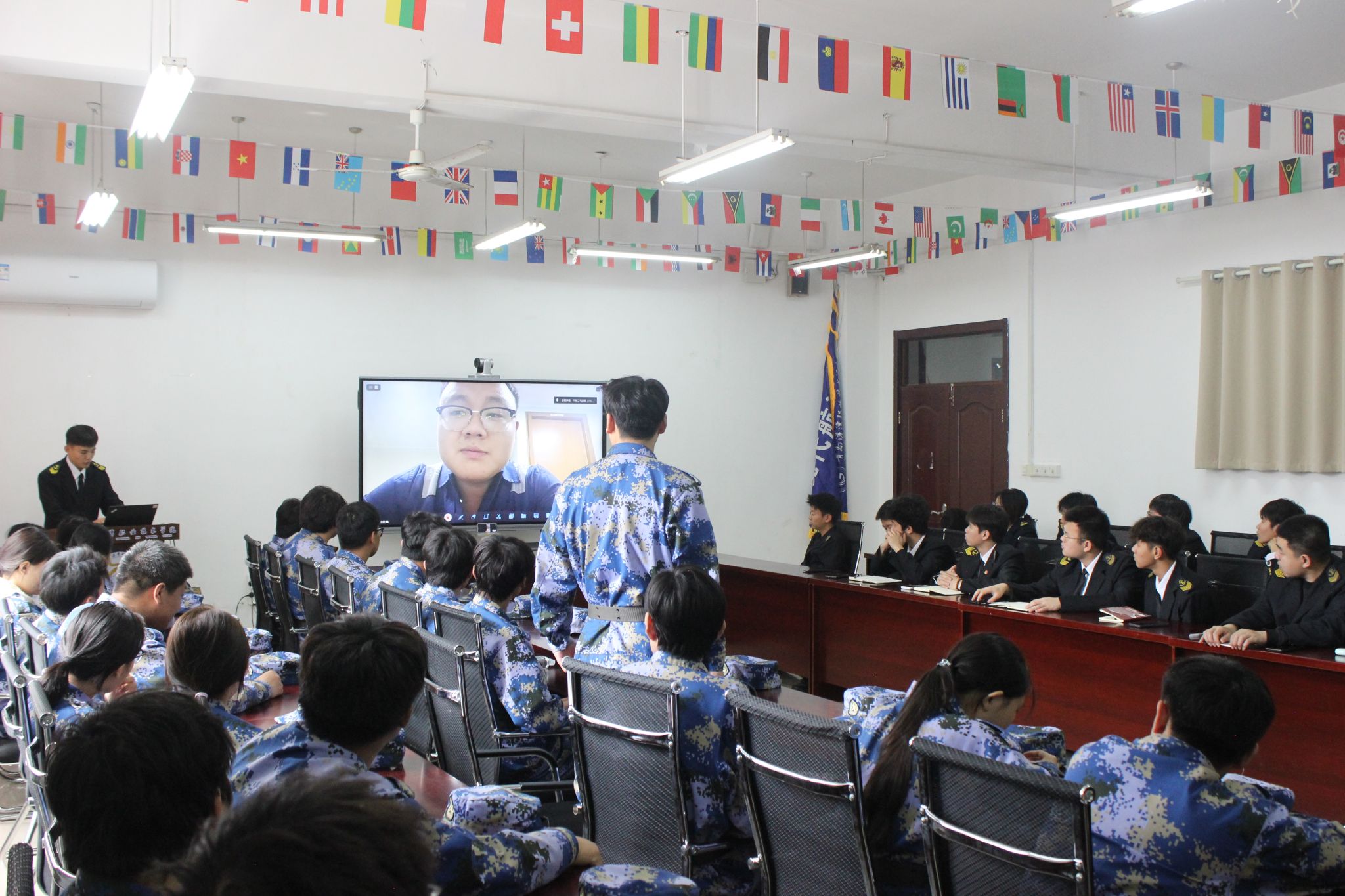 bw必威西汉姆联顺利举行“薪火相传,逐梦双高”校友线上交流会